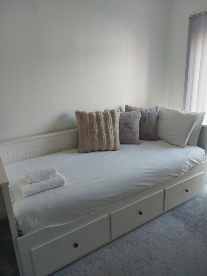Beautiful 4-Bedroom House With Private Garden & Parking Edinburgh Ngoại thất bức ảnh