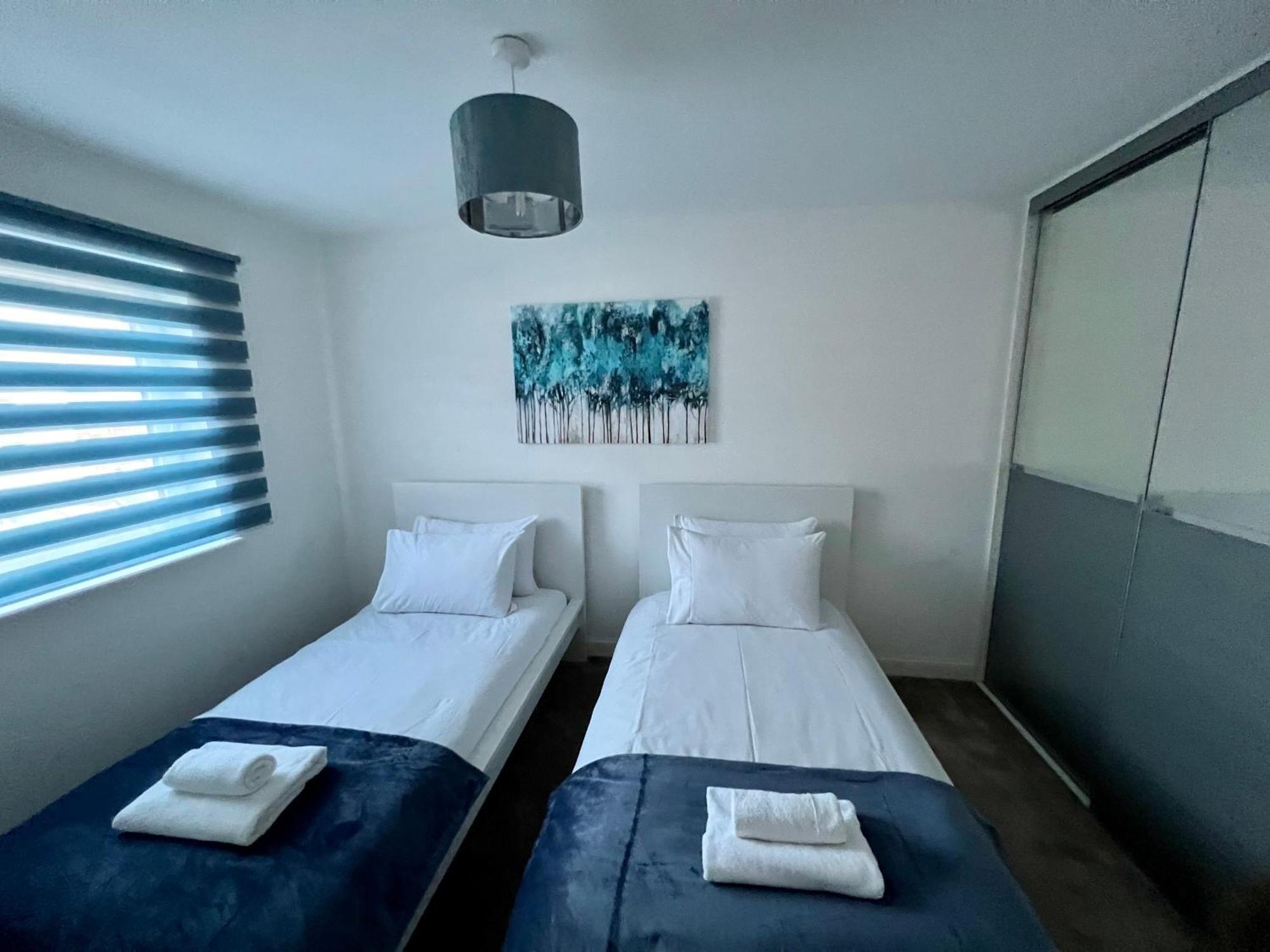 Beautiful 4-Bedroom House With Private Garden & Parking Edinburgh Ngoại thất bức ảnh